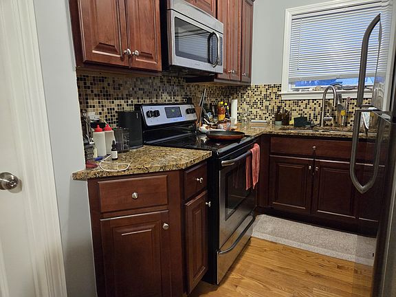 2nd image of 156 Kilburn St #2