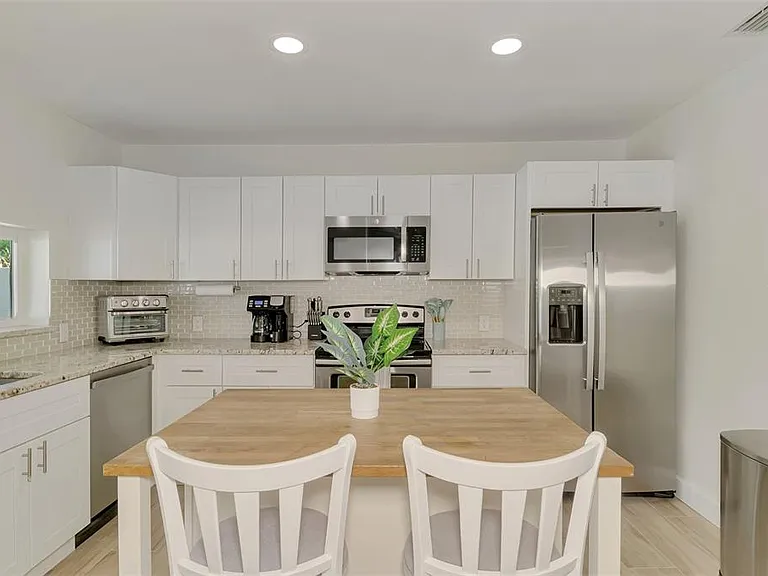 1731 Redwood St — Photo 15