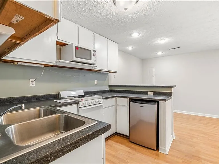 11190 Abbotts Station Dr — Photo 25