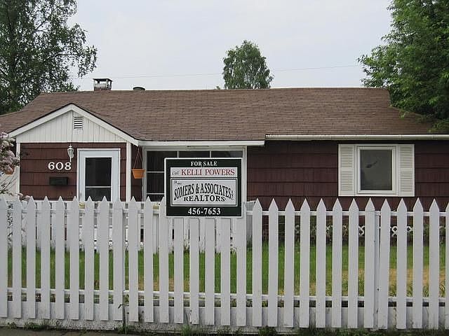 1st image of 608 Bentley Dr