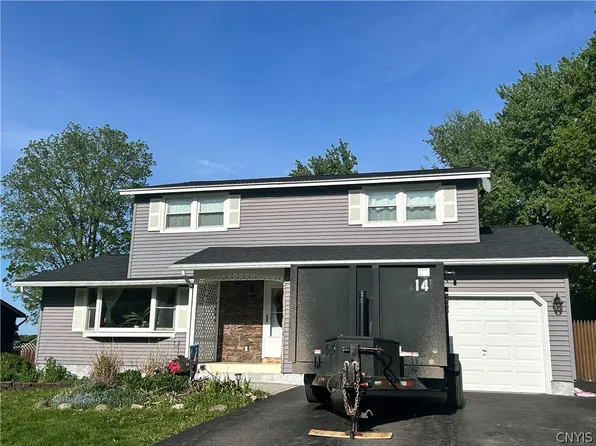 20 Elm St, Camillus, NY 13031