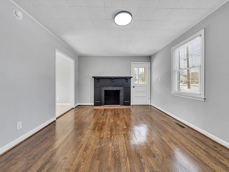 32 Upland Dr — Photo 4