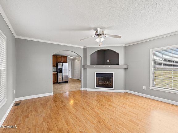 4th image of 317 Ira St