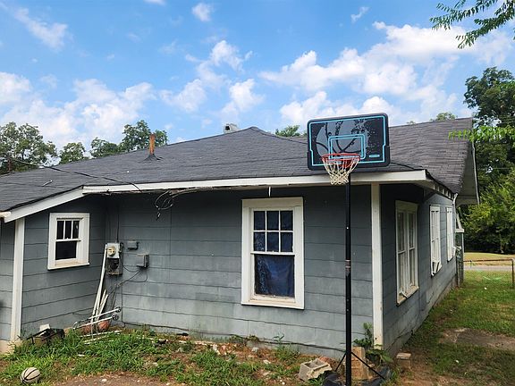 2nd image of 421 Valley Rd