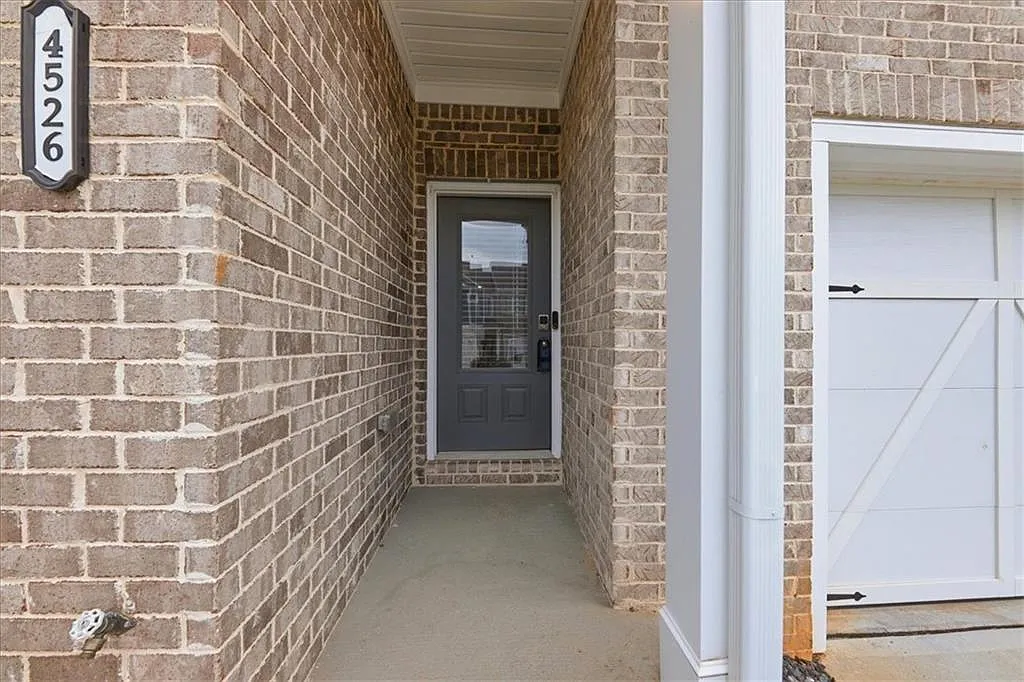 3 bed, 2.5 bath, 1760 sqft, $2,400 — Photo 2