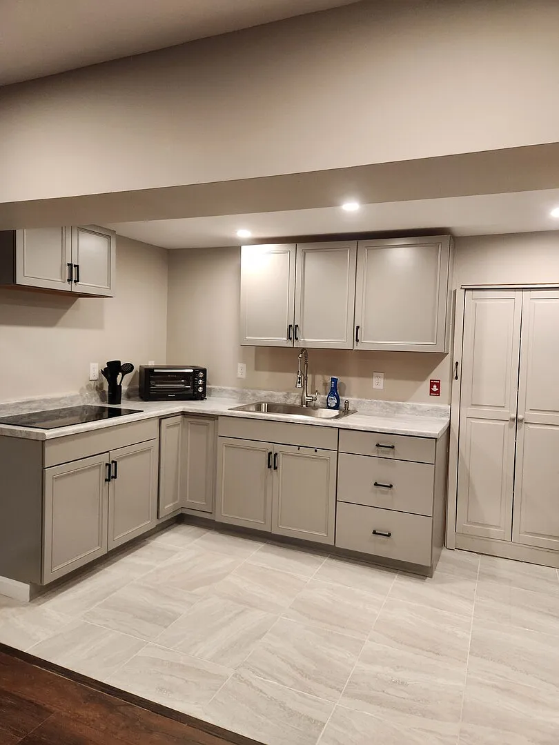 Studio Apartment with Murphy Bed — Photo 4