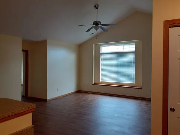 9037 Leighton Ave, Lincoln, NE 68507