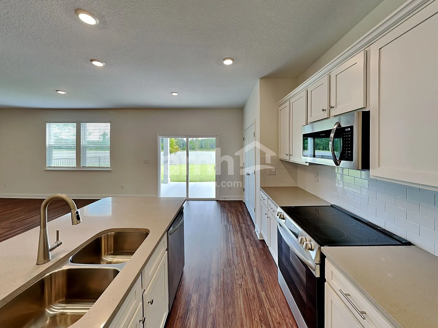 4 bed, 2.5 bath, 1977 sqft, $2,645 — Photo 3