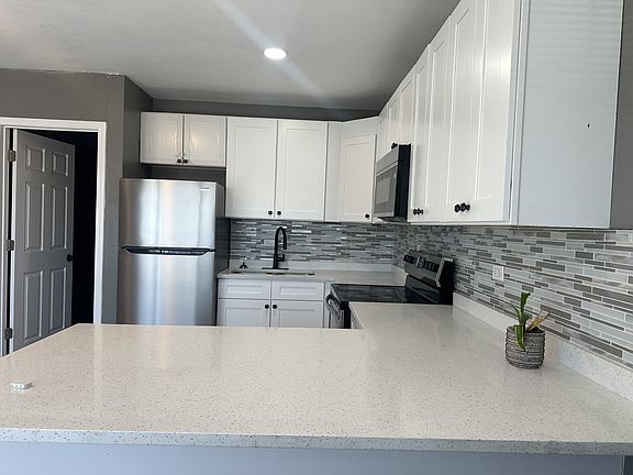 5th image of 8120 S Kedzie Ave #307