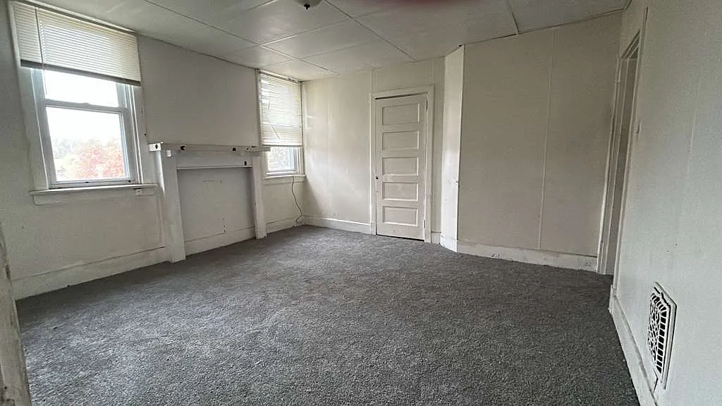 Building Photo - 1400 Hill Ave #2
