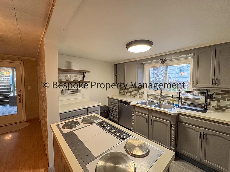 1205 Lowell St — Photo 3