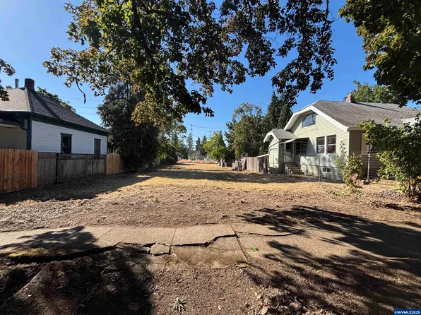 325 16th St SE, Salem, OR 97301