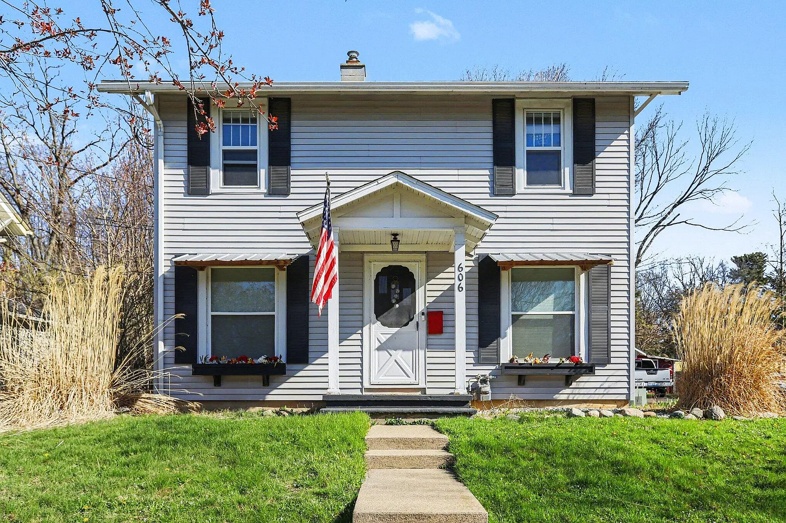 606 Birch St photo 1