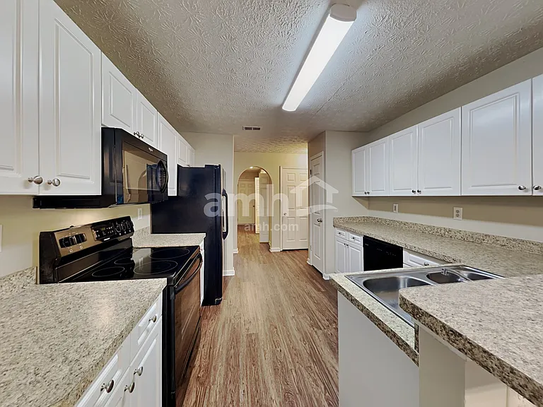 825 Georgian Hills Dr — Photo 3