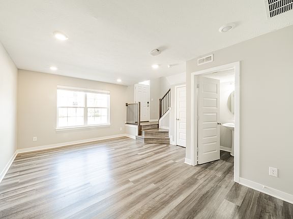 5th image of 3539 Brampton Ln