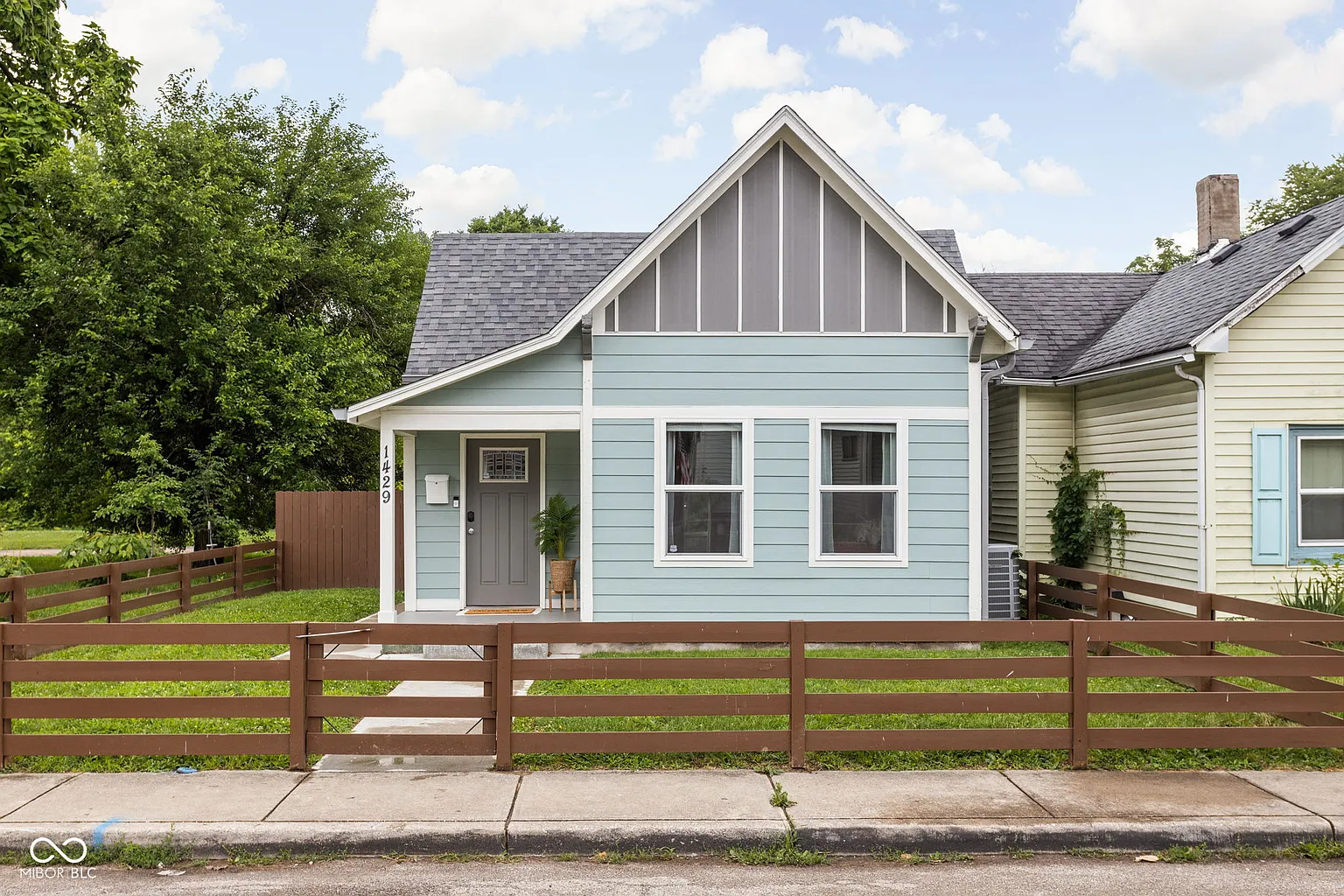 1429 Terrace Ave photo 1