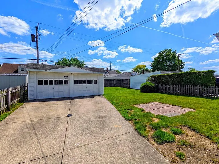 3113 Silverdale Ave — Photo 16