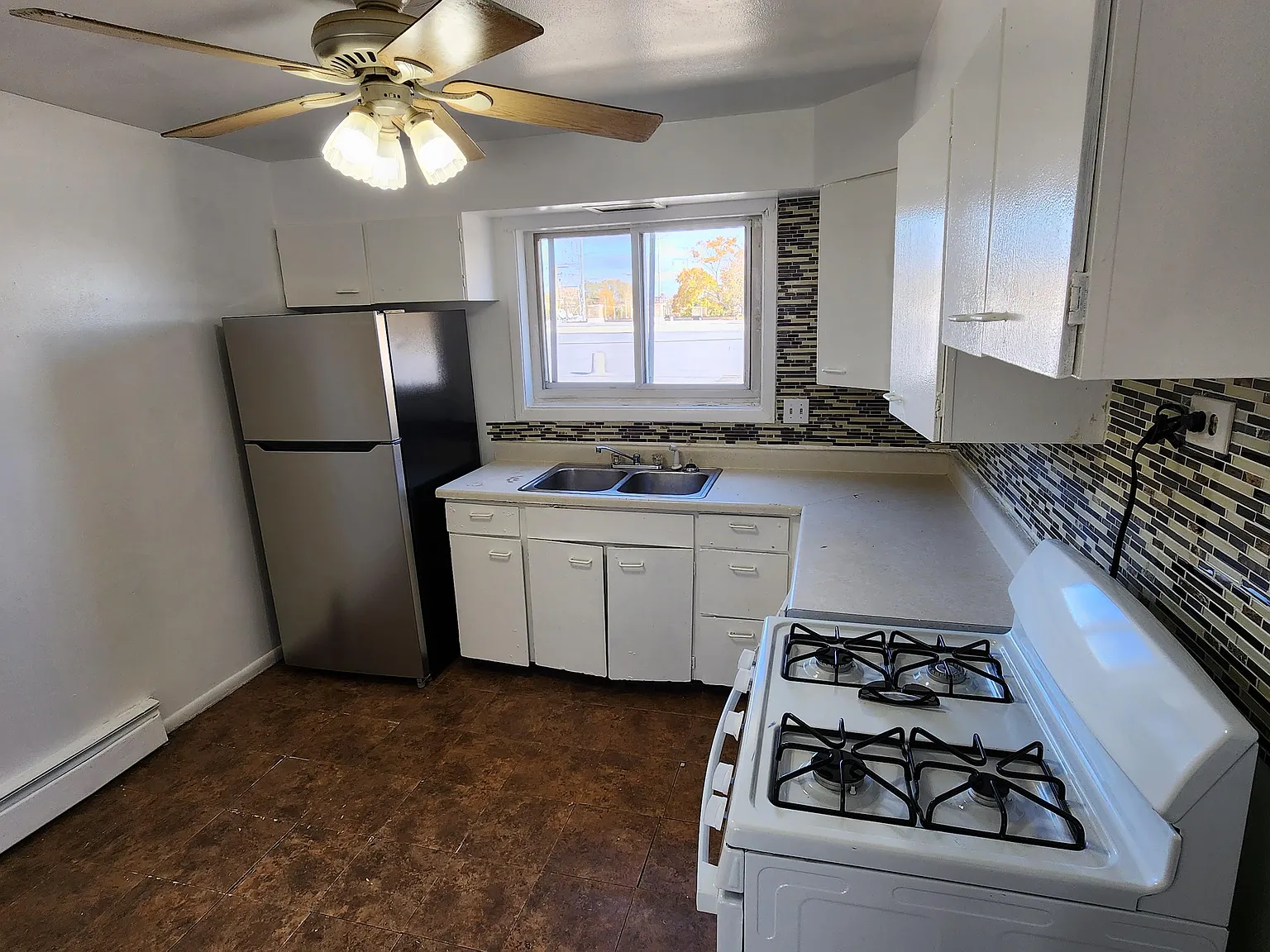 2 bed, 950 sqft, $1,400 — Photo 2