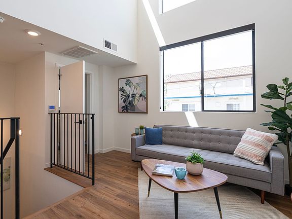 4th image of 527 S Wilton Pl #5