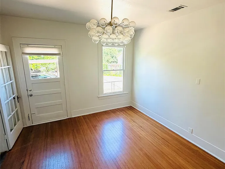 3212 E Oakmont Blvd #B — Photo 6