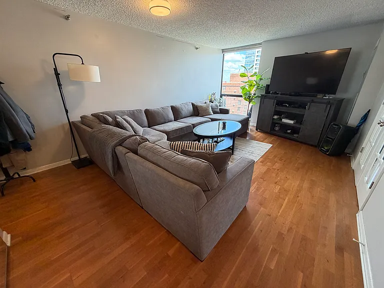 1122 N Clark St #1404 — Photo 7