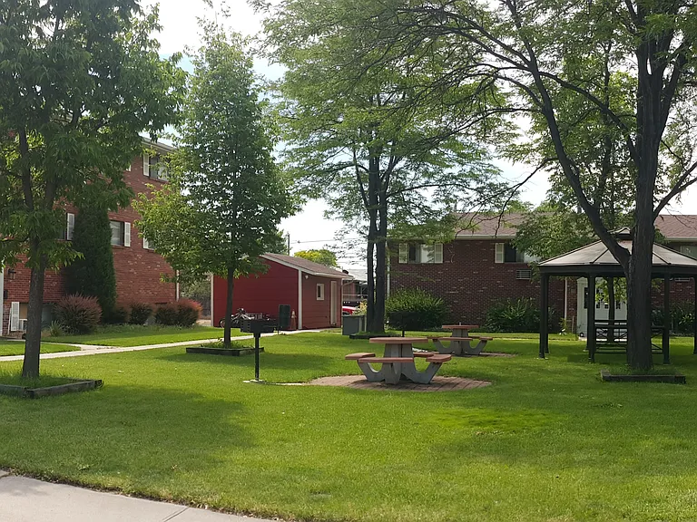 Apartments for Rent — Photo 2