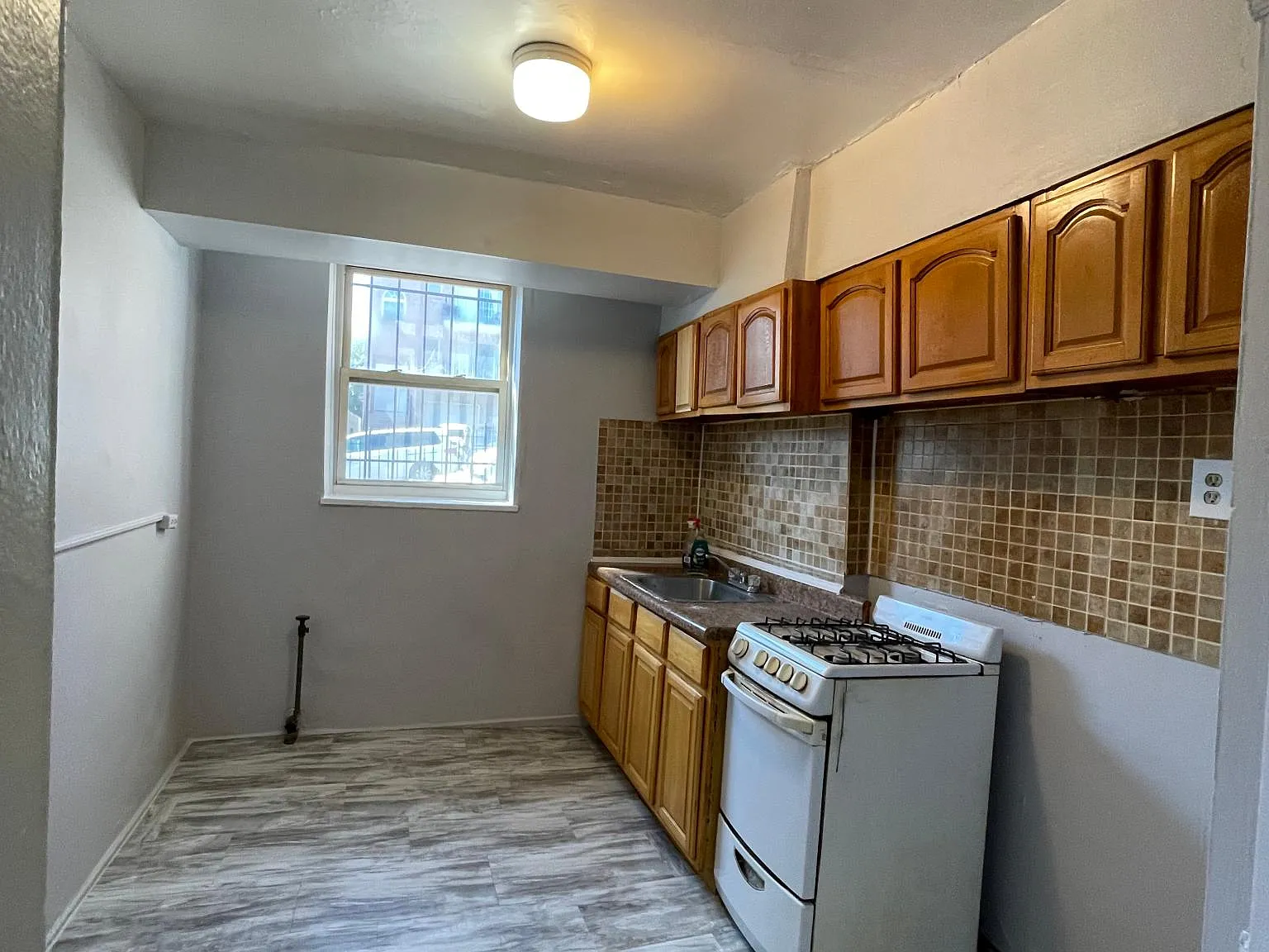 1 bed, 650 sqft, $1,595 — Photo 2