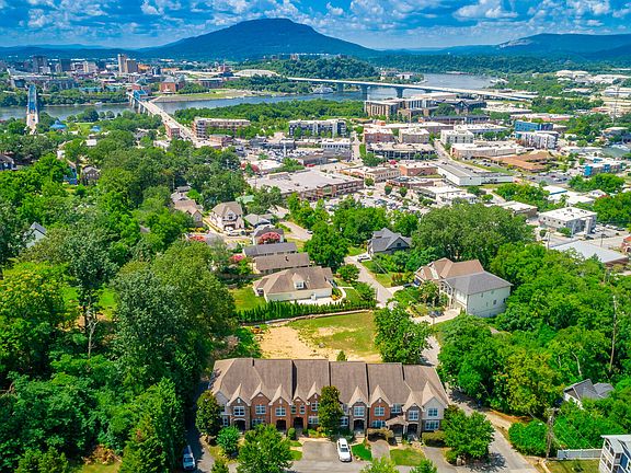 3rd image of 216 Shady Ridge Ln