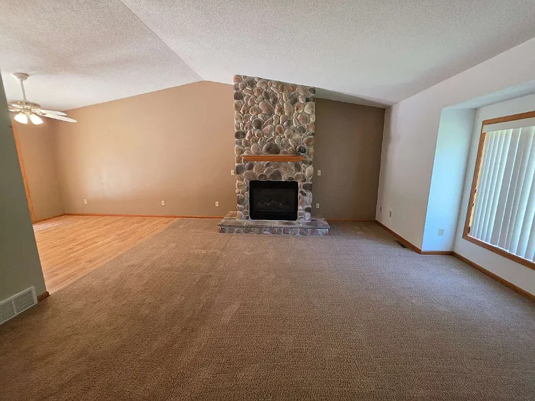 E11975 E Robin Rd — Photo 12