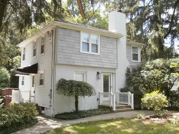 111 McKenney Dr, Beaver, PA 15009