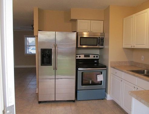 2nd image of 952 Stillwell Ln