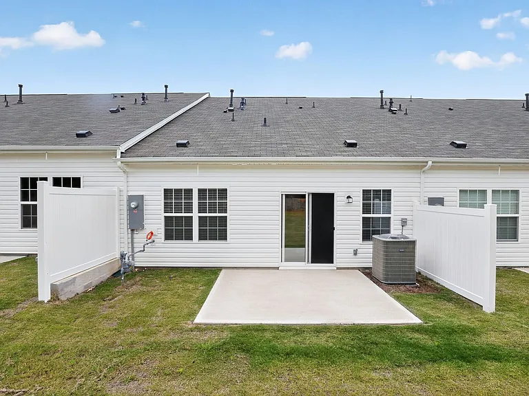 115 Holly Oak Ct — Photo 3