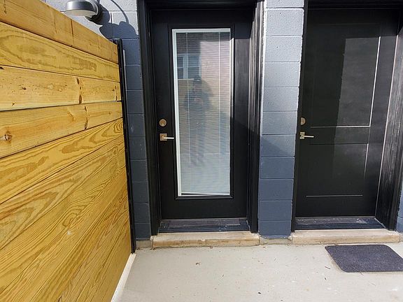 3rd image of 2839 W Montrose Ave #1
