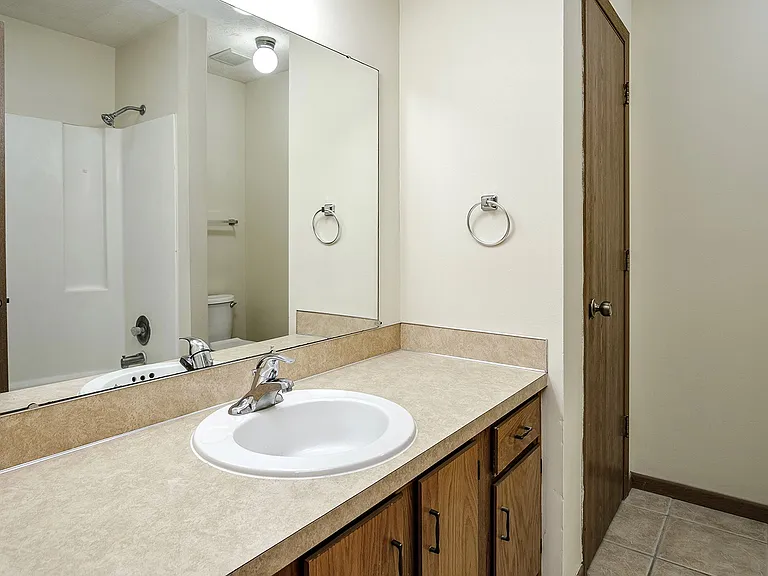 Gold Coast Apartments — Photo 18
