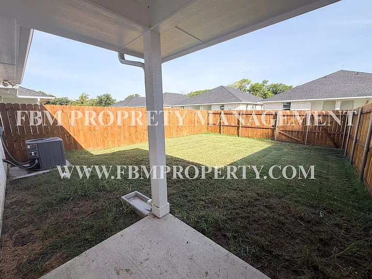 114 E Camden St - Brand New 2 Bedroom, 2 Bathroom Duplex Located in Rice, TX! — Photo 18