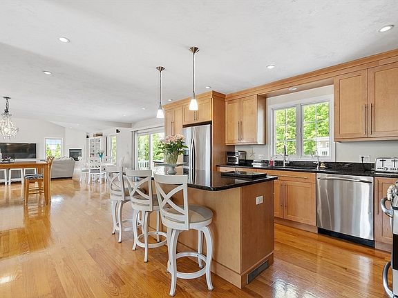 3rd image of 35 Beverly Hill Dr