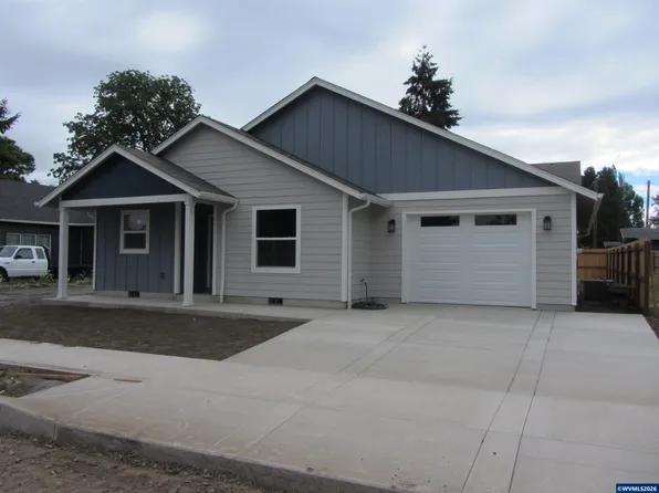 73 Park St, Lebanon, OR 97355