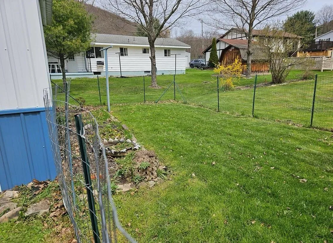 23 Avenue B — Photo 2