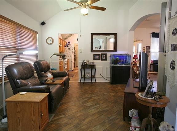 4th image of 4205 Primrose Dr