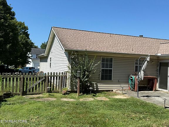 3rd image of 7048 Yellow Oak Ln