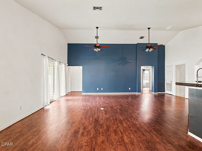 211 Biltmore Pl — Photo 3