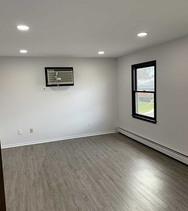 2nd image of 716 Olive St Floor 2