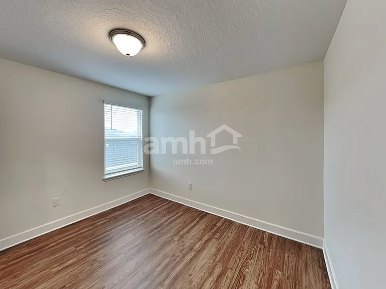 1103 Walden Pond Dr — Photo 28