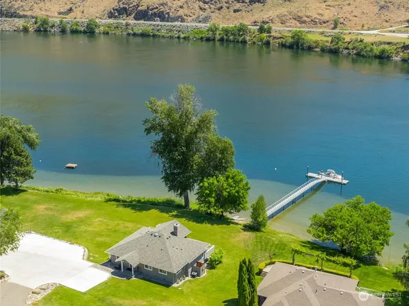 939 River Rock Lane, Chelan Falls, WA 98816