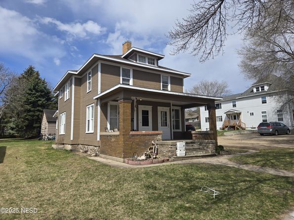 309-311 1st St NW, Watertown, SD 57201