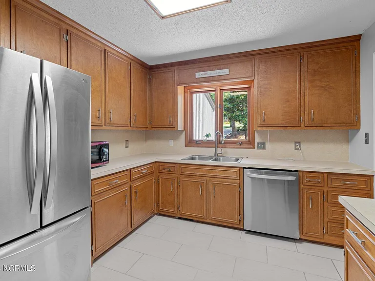 618 Chelsea Dr — Photo 11
