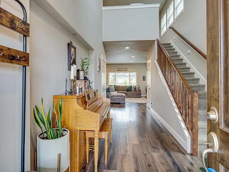 3012 NE Flagstone Ave — Photo 2