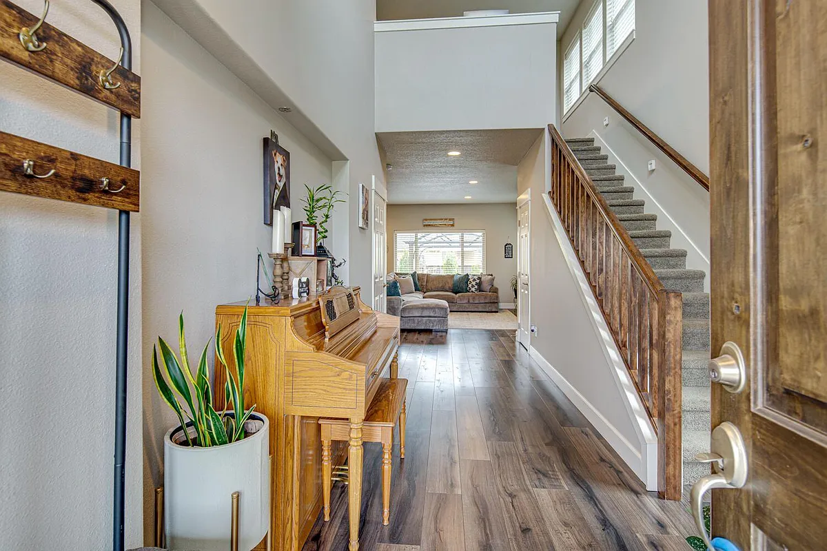 Building Photo - 3012 NE Flagstone Ave