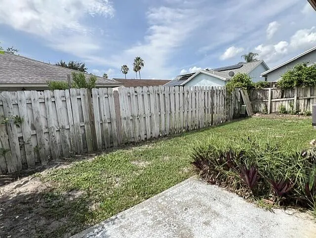 1307 Hempstead St — Photo 13