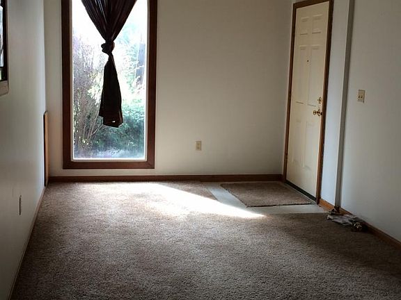 3rd image of 1178 Eastview Dr